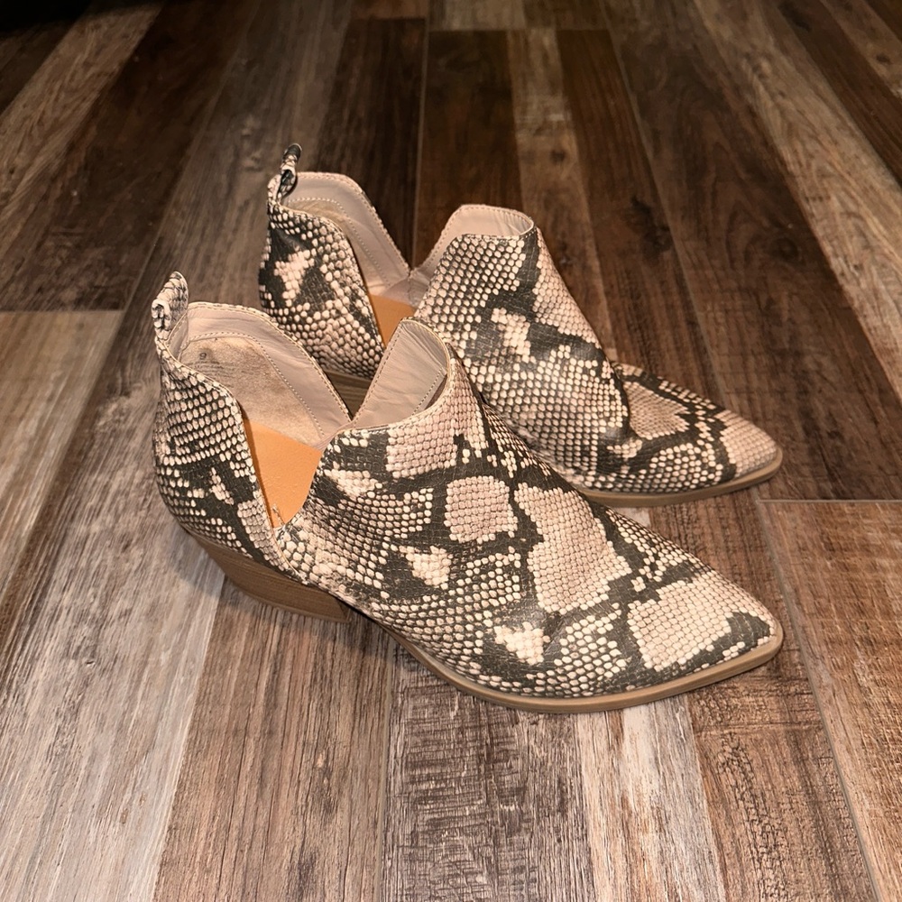 Universal Thread Snakeskin Ankle Booties